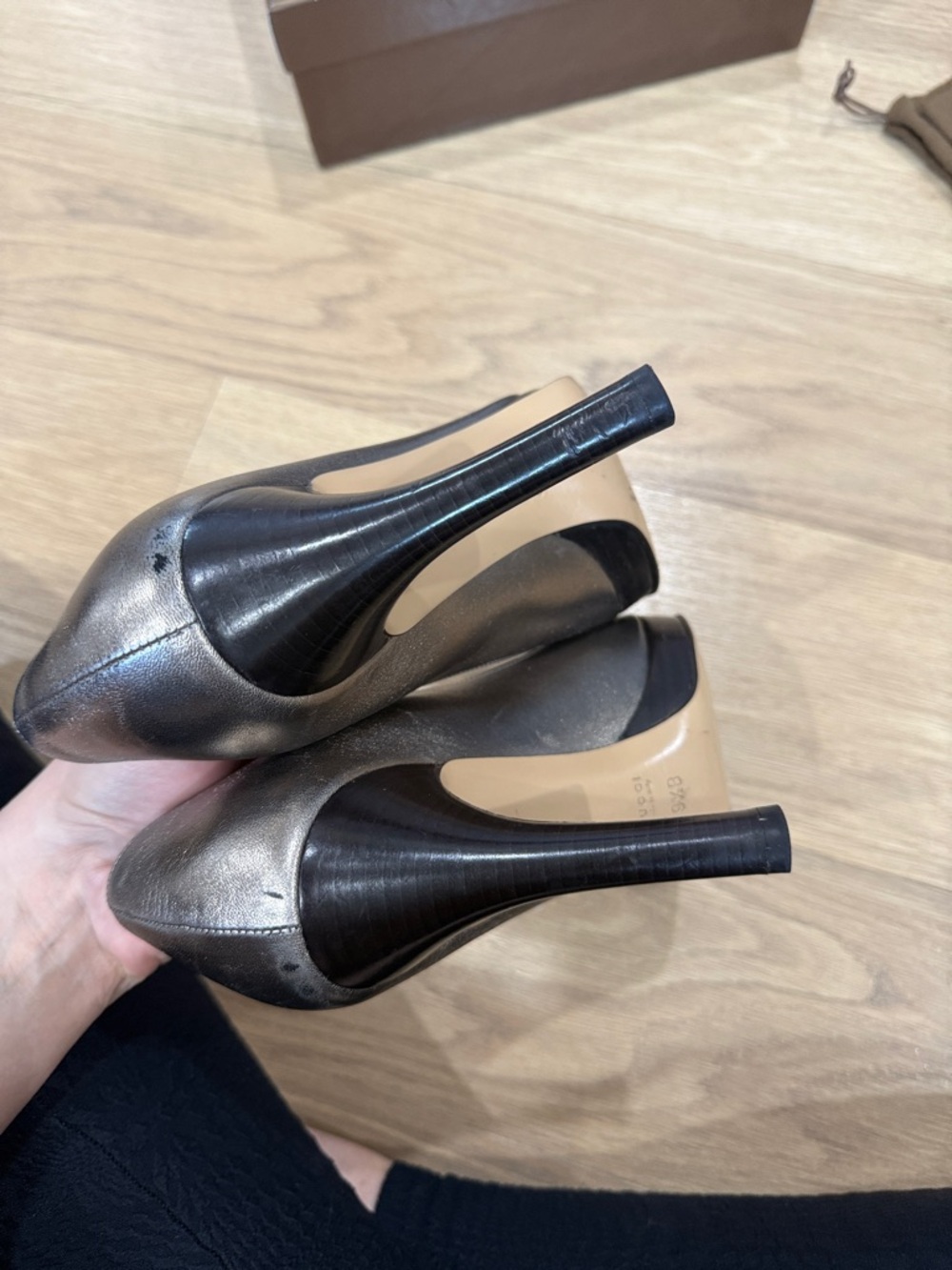 Gucci Metallic Pewter Leather Stiletto Pumps Size 9.5 - Picture 10 of 11